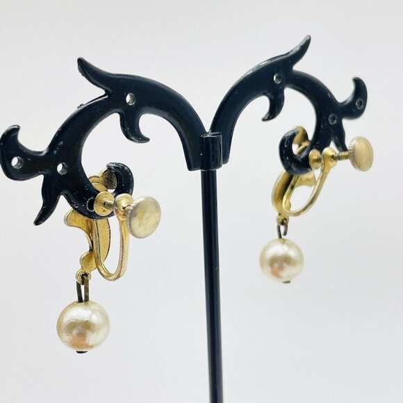 Fluted Scroll Pearl Drop Earrings Gold Tone Screw Back Classic Career Cosplay - Picture 8 of 9